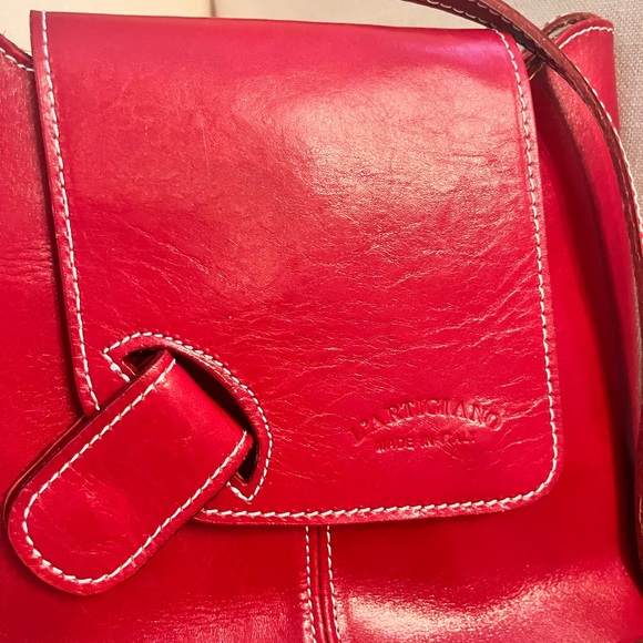 Vibrant Red Leather Crossbody Bag with Glossy Finish - Picture 2 of 14